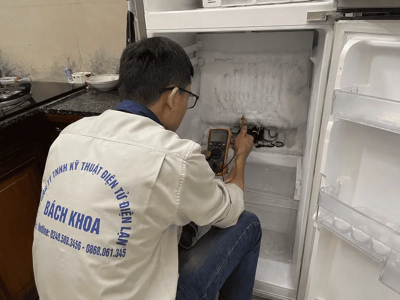 ngăn mát tủ lạnh bị đóng tuyết