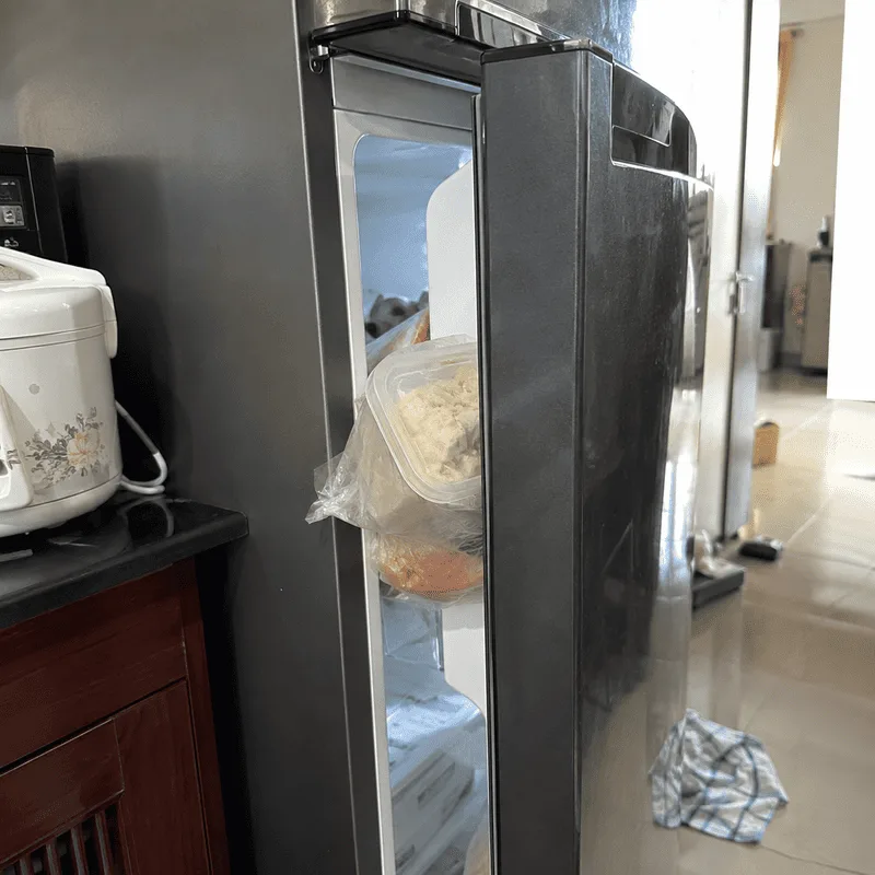 Đóng cửa tủ lạnh không khít là nguyên nhân tủ lạnh không đông đá